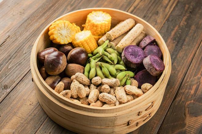 彩神vll官网便秘吃甚么能减缓？细粮、红薯、蔬菜仍是生果？哪一个更管用？(图3)